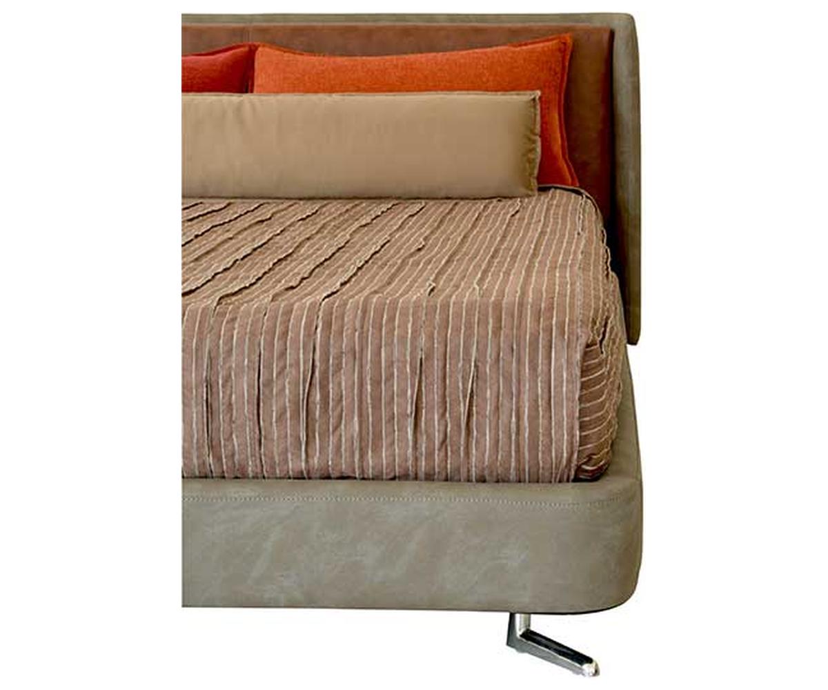 The Winston Bed 5