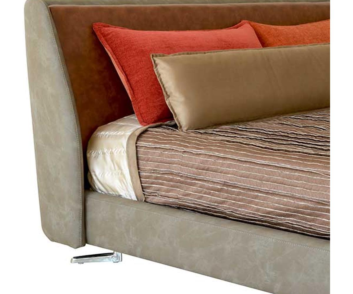 The Winston Bed 8