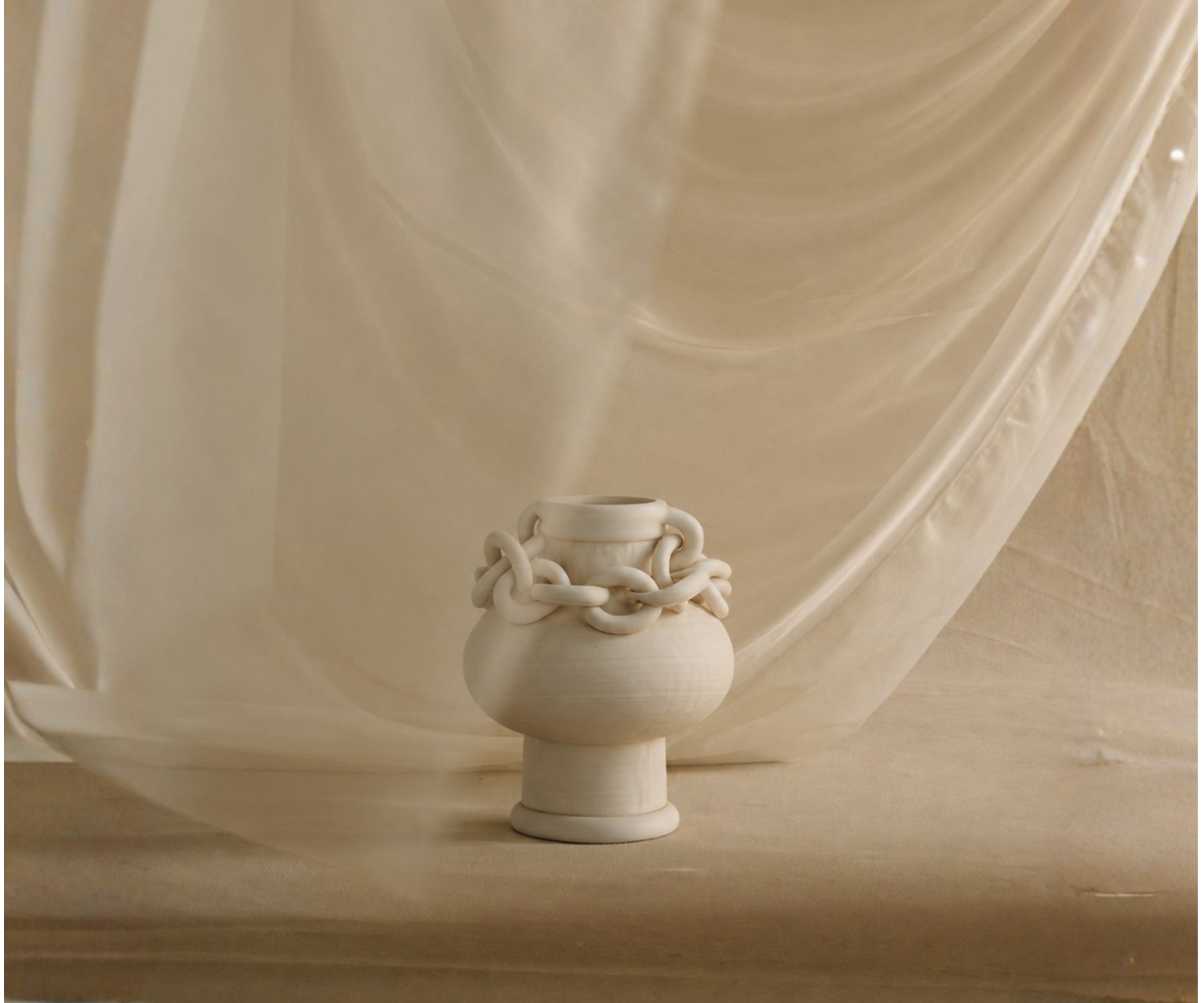 Ivory Chain Sculpt Vase – Table Accent Object - Resort